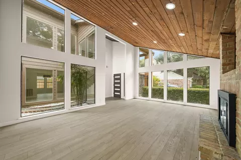 3010 Manila Ln, Houston, TX 77043