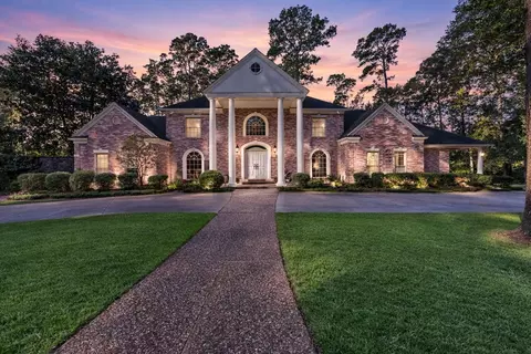 5437 Pine Springs Ct, Conroe, TX 77304