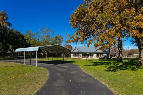 409 W Morgan St, Franklin, TX 77856