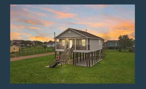 1124 Overton Ave, Bolivar Peninsula, TX 77650