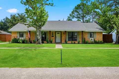 2110 Oceanview Dr, Seabrook, TX 77586