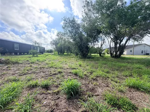 107 Shaw St, Refugio, TX 78377 photo 4