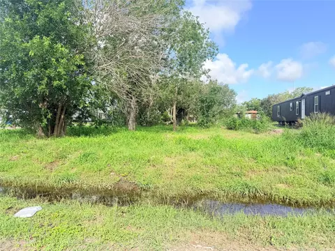 107 Shaw St, Refugio, TX 78377 photo 6