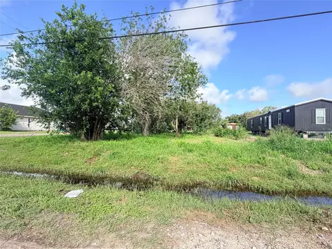107 Shaw St, Refugio, TX 78377