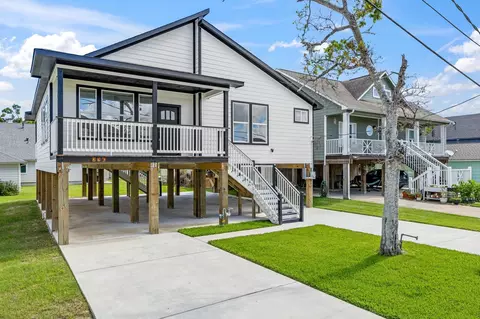 226 S Y St, La Porte, TX 77571