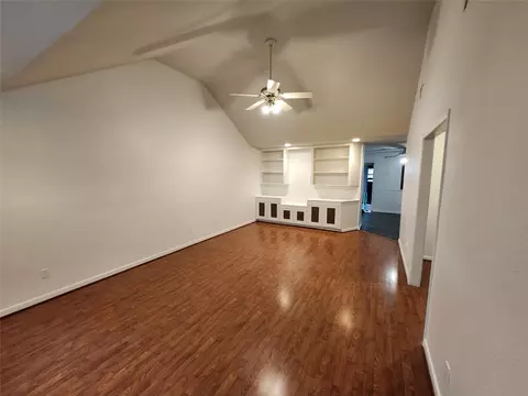 8403 Mullins Dr, Houston, TX 77096