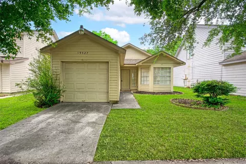 19527 Shady Bank Dr, Tomball, TX 77375