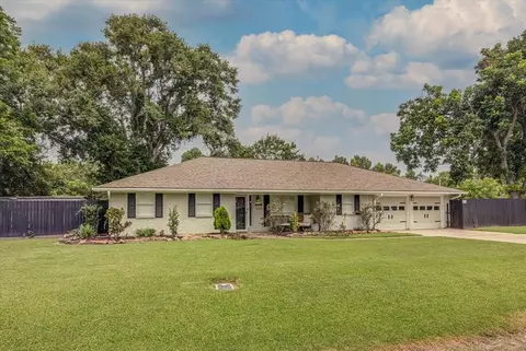 1301 Mcphail Rd #R, Baytown, TX 77521