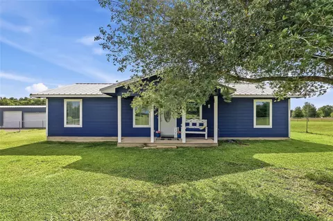 6366 Apple Ln, Madisonville, TX 77864