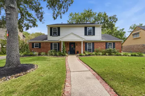 814 Forest Lake Dr, Seabrook, TX 77586