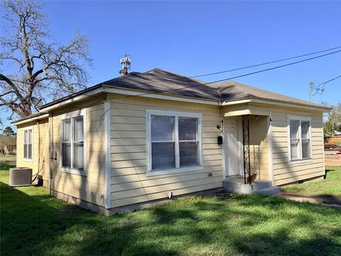 500 W Third St, Brenham, TX 77833