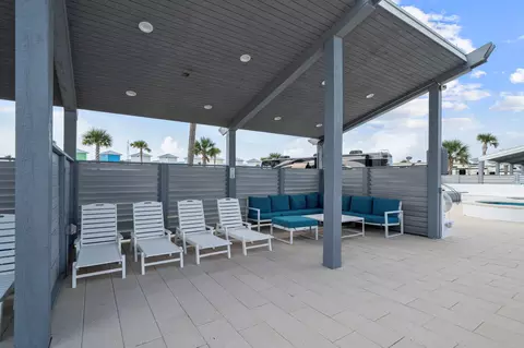 Exterior - 683 Seaside Dr, Crystal Beach, TX 77650 photo 11 of 13