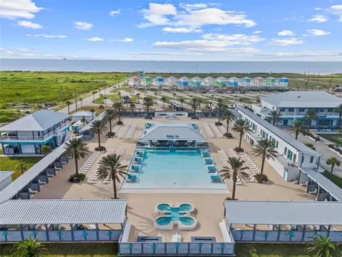 Exterior - 683 Seaside Dr, Crystal Beach, TX 77650 photo 10 of 13