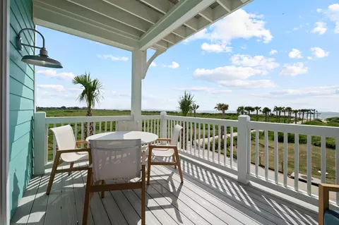 Exterior - 683 Seaside Dr, Crystal Beach, TX 77650 photo 4 of 13