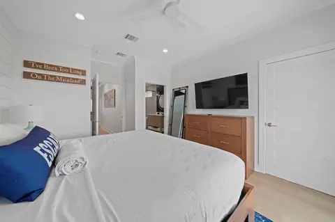 Bedroom - 683 Seaside Dr, Crystal Beach, TX 77650 photo 5 of 6