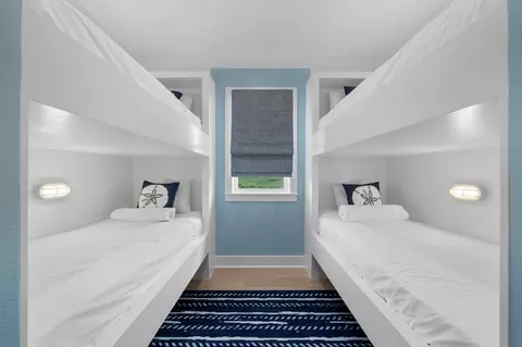 Bedroom - 683 Seaside Dr, Crystal Beach, TX 77650 photo 4 of 6
