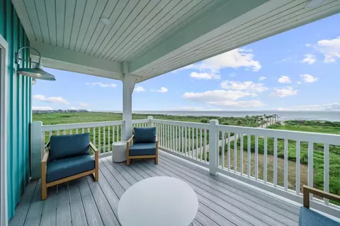 Exterior - 683 Seaside Dr, Crystal Beach, TX 77650 photo 5 of 13