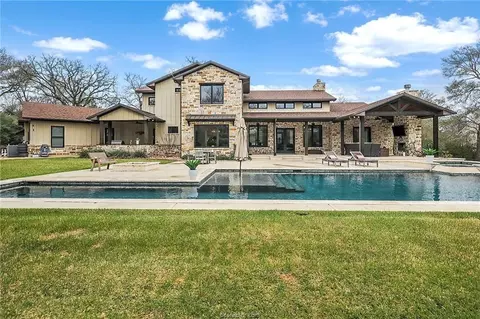 4904 Holden Cir, College Station, TX 77845