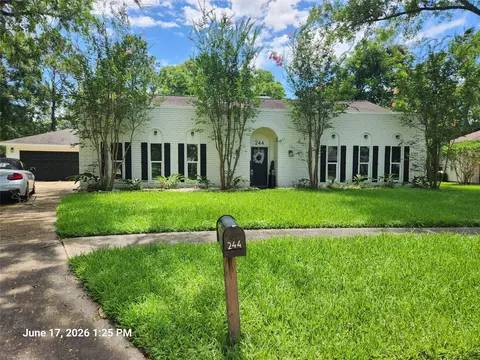 244 Palm Aire Dr, Friendswood, TX 77546