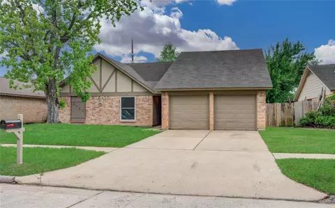 5727 Longforest Dr, Houston, TX 77088