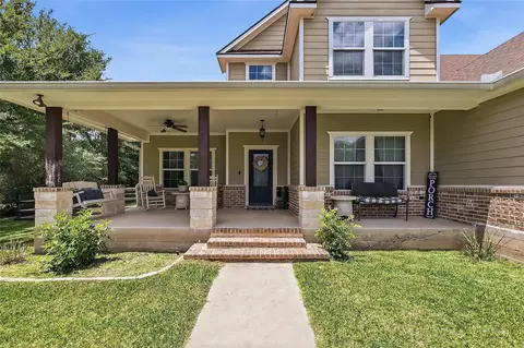 9669 Woodview Dr, College Station, TX 77845