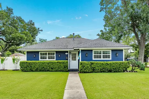 331 Redwood St, Lake Jackson, TX 77566