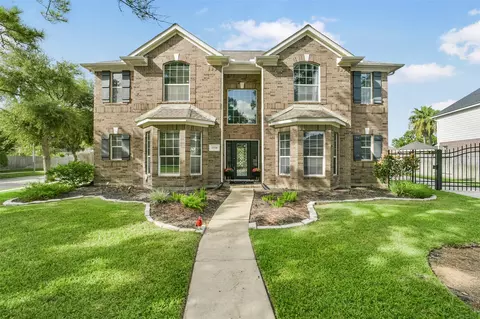 15730 Lake Loop Dr, Cypress, TX 77433