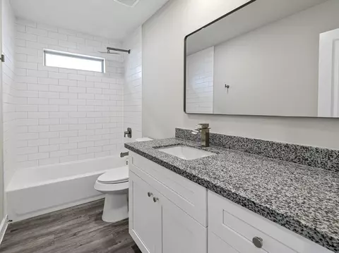 Bath - 1010 4th St, Hempstead, TX 77445 photo 5 of 5