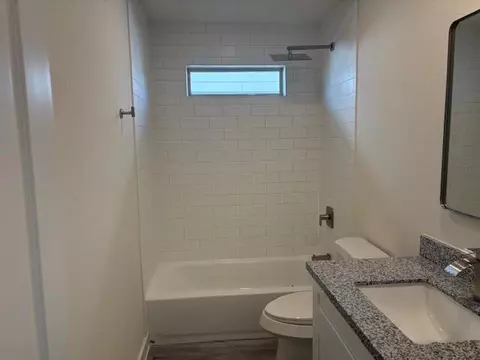 Bath - 1010 4th St, Hempstead, TX 77445 photo 3 of 5