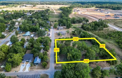 200 S Woodson St, Willis, TX 77378
