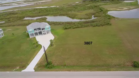 3807 Indian Beach Dr, Galveston, TX 77554