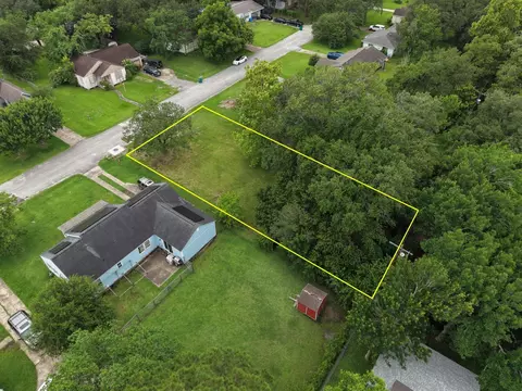 2320 Meadow Ln, La Marque, TX 77568