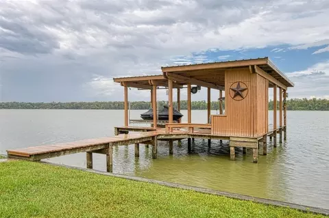 96 Lake View Dr, Huntsville, TX 77320