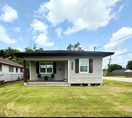 1002 Block St, Port Neches, TX 77651