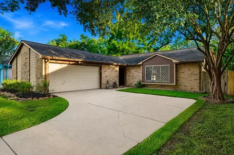 6910 Harpers Dr, Richmond, TX 77469