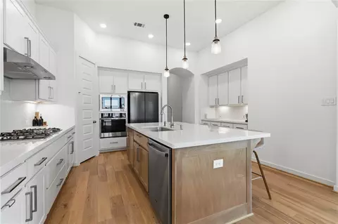 Kitchen - 416 Bartlett St, Webster, TX 77598 photo 4 of 5