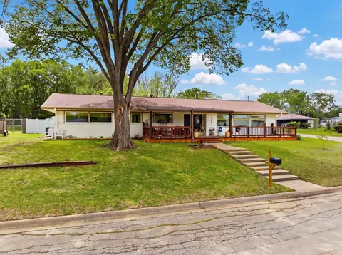 305 N Harvey St, Caldwell, TX 77836