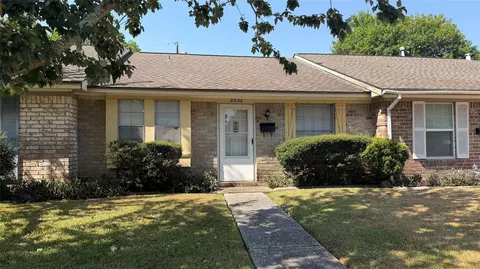 2302 Buchanan Dr, Baytown, TX 77520