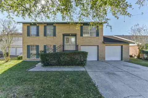 406 Mcconn Ct, Webster, TX 77598