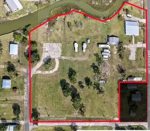 308 Spence Dr, Anahuac, TX 77514