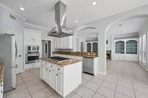 Kitchen - 18423 Bivens Bnd, Spring, TX 77379 photo 2 of 3