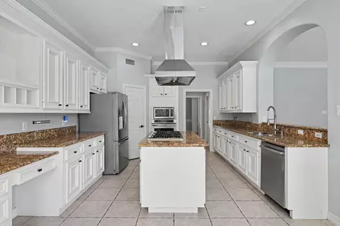 Kitchen - 18423 Bivens Bnd, Spring, TX 77379 photo 1 of 3