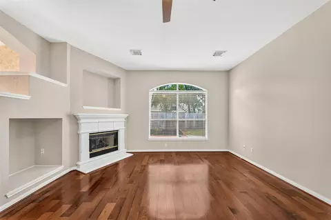 Living - 1114 Bringewood Chase Dr, Spring, TX 77379 photo 2 of 4