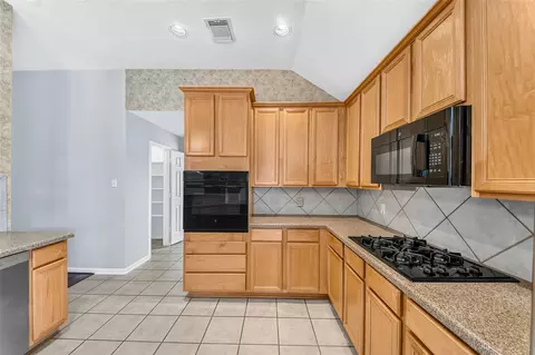 Kitchen - 1114 Bringewood Chase Dr, Spring, TX 77379 photo 3 of 3