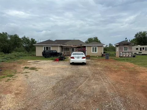182 County Rd 2665 Rd, Devine, TX 78016