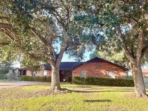 1006 Lee Road Rd, Columbus, TX 78934