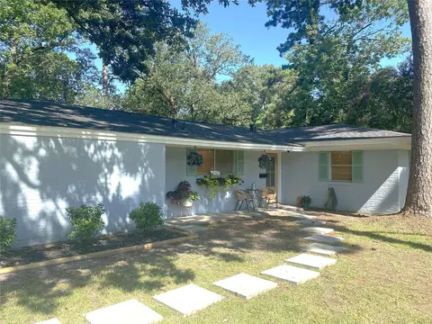 1302 Shadybrook Ln, Lufkin, TX 75904