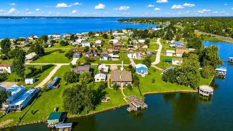 111 7th Ave, Onalaska, TX 77360