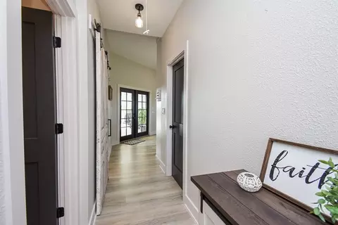 Entry Way - 15007 Barak Rd, Guy, TX 77444 photo 2 of 2