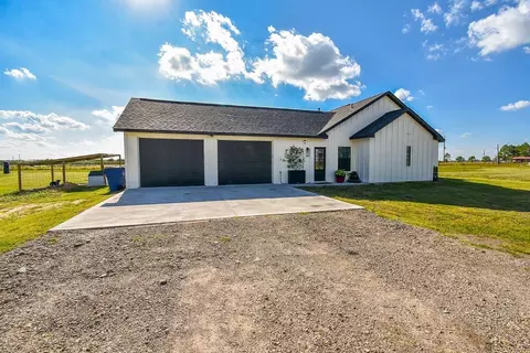 Exterior - 15007 Barak Rd, Guy, TX 77444 photo 4 of 5